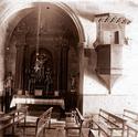 1923: Altar de Sant Sebastià. L’icona principal de l’altar és el de Sant Sebestià, acompanyats pe Sant Antoni de Pàdua i Sant Isidre, aquests dos recorden que eren coberts de plata.