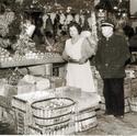 1955: Els mercats dels pobles eren un niu de vida, el de Sant Just no era menys, fruiteries, carnisseries. 