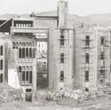 1974: La construcció del taller d’arquitectura en el què havien estat les sitges de ciment de la fàbrica.