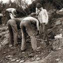 Els primers anys els nois i noies de l’Agrupament Escolta Martin Luter King prenien part a les recerques arqueològiques al poblat iber.